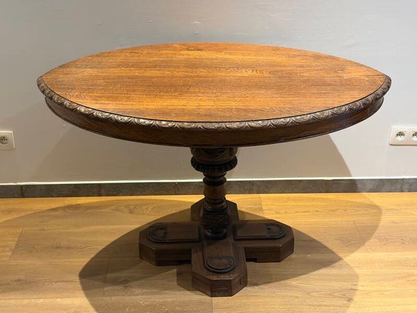 Klassieke Ovale Eiken Wijnproeverstafel met Handgestoken Houtsnijwerk