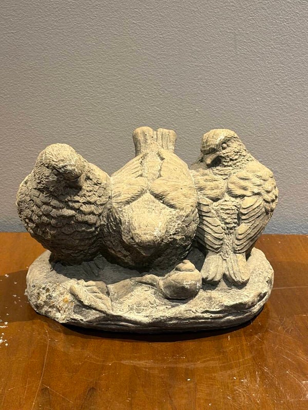 Klassiek Betonnen Tuinbeeld 'Duiven op Nest' – H18 cm