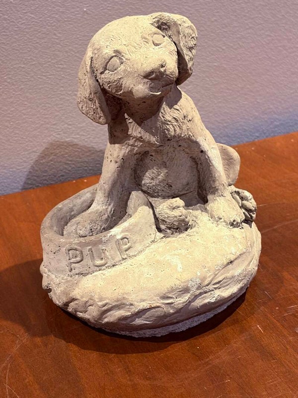 Vintage Betonnen Puppy Sculptuur met Voerbak 'PUP' (15 cm)