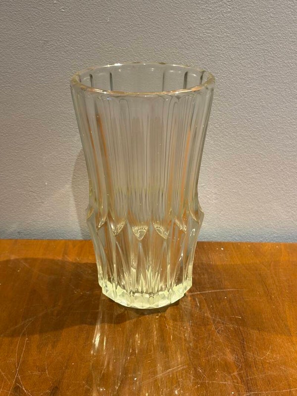 Vintage Helder Persglazen Vaas met Geometrisch Reliëf – Mid-Century