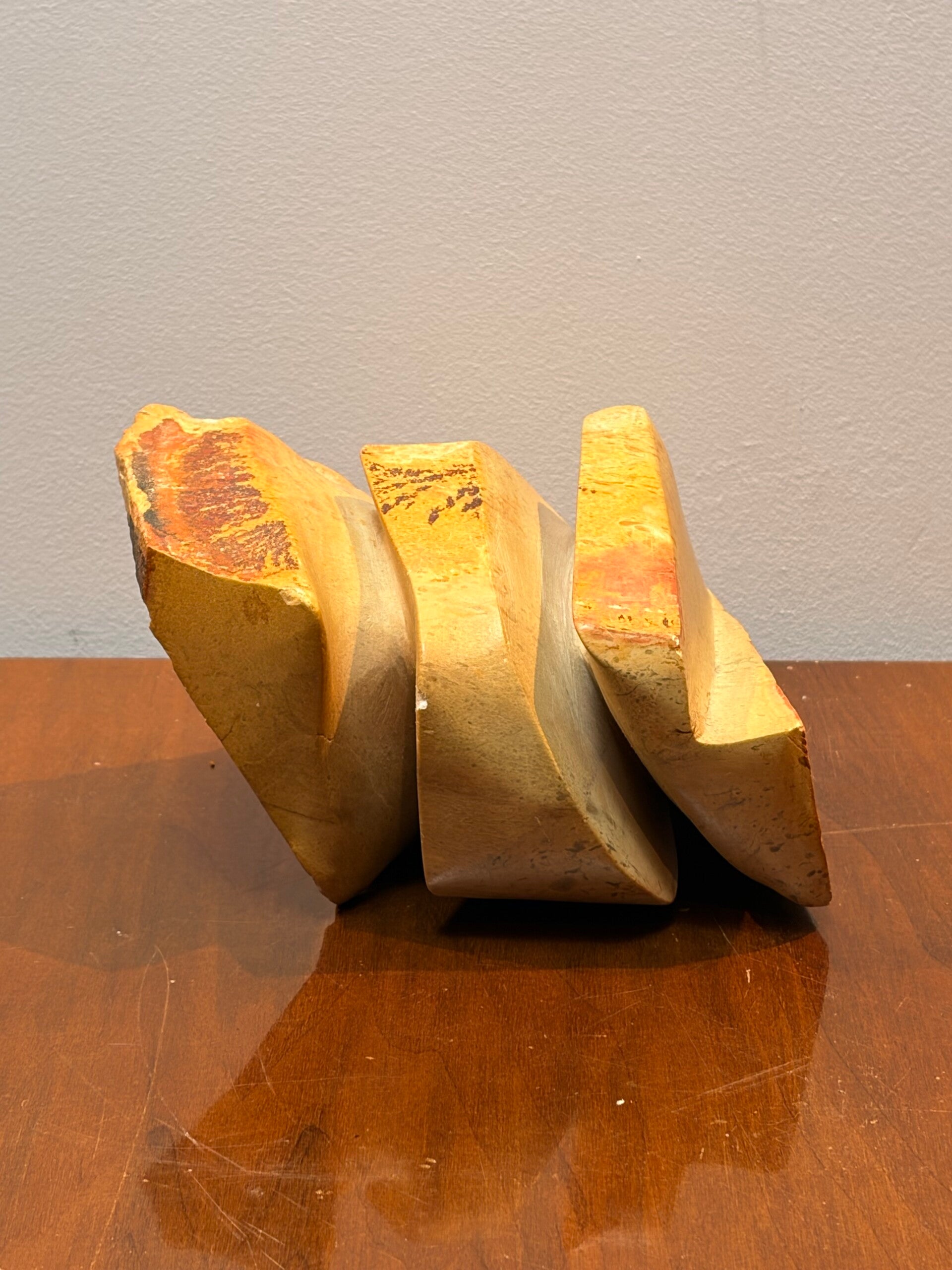 Vintage abstracte sculptuur van natuursteen / jaspis