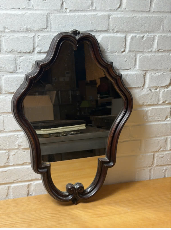 Elegante Vintage Wandspiegel met Gecursiveerde Houten Lijst – Barokstijl