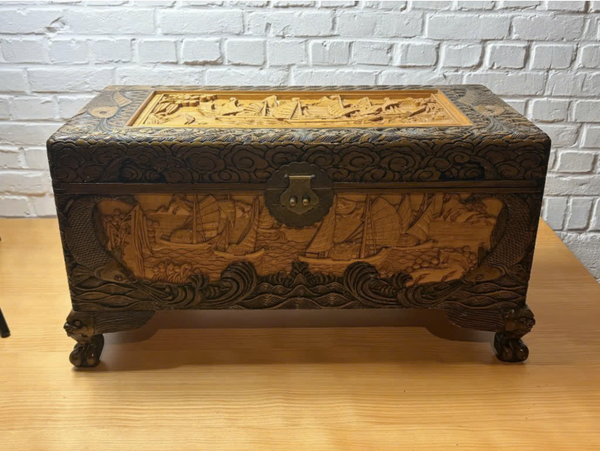 Antieke/Vintage Handgesneden Oosterse Kamferkist – Dekenkist met Reliëfsnijwerk