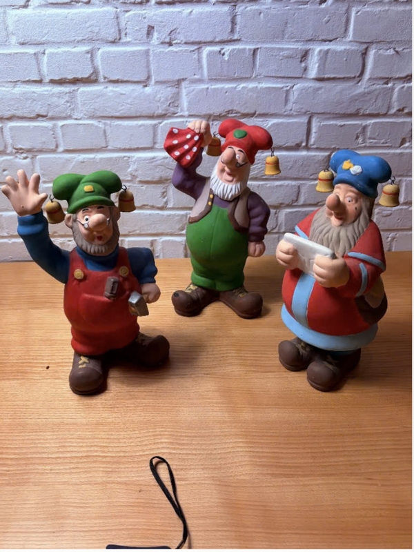 Unieke Set Vintage Kabouter Plop Beelden – Handgeschilderd Terracotta/Keramiek (Set van 3)