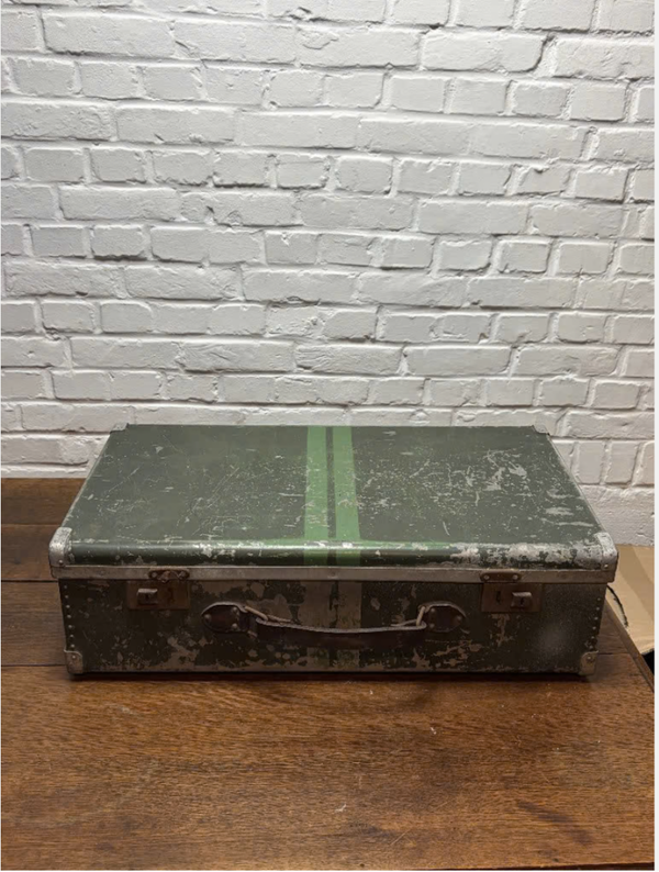 Stoere Vintage Industriële Metalen Koffer – Groen met Leren Handvat