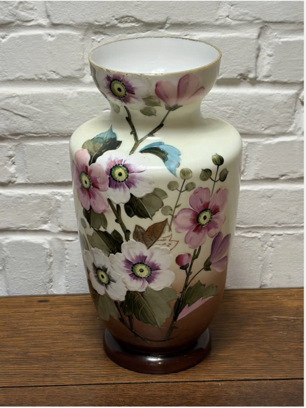 Prachtige Antieke Opaline Glazen Vaas – Handgeschilderd Floraal Decor (ca. 1900)