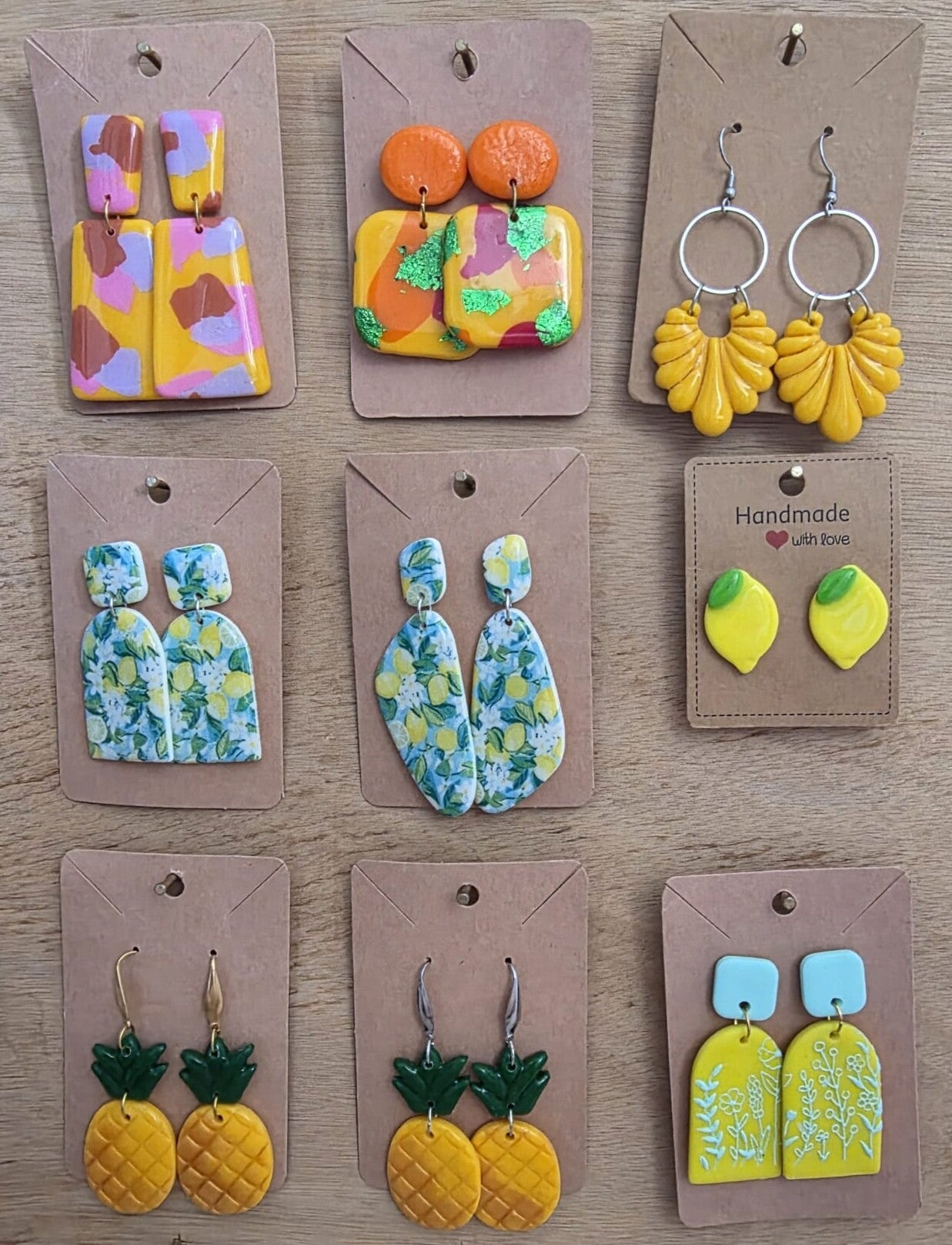 Boucles d'oreilles jaunes en pâte polymère