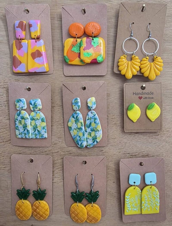 Boucles d'oreilles jaunes en pâte polymère