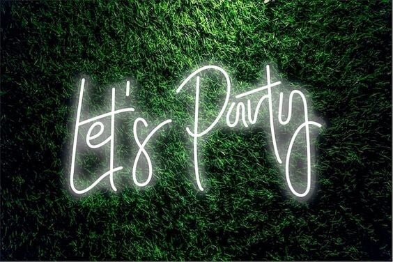 Neon sign 'Let's party'