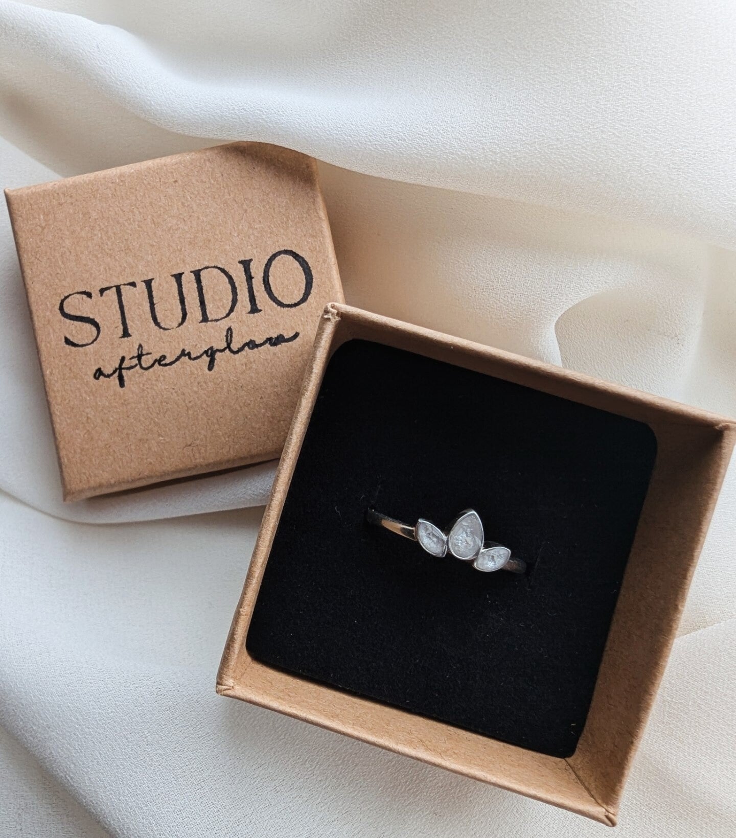 Engraveable Cremation Trio ring - Sterling Silver