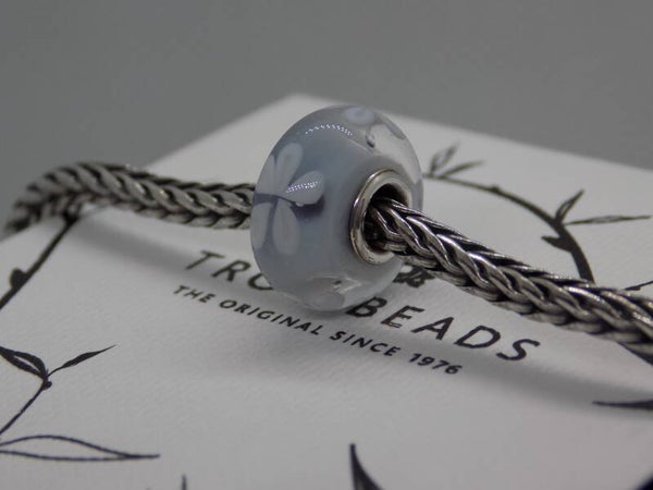 Trollbeads OOAK Unique Glasperle Bead Charm rund blau/weiße Blumen Unikat