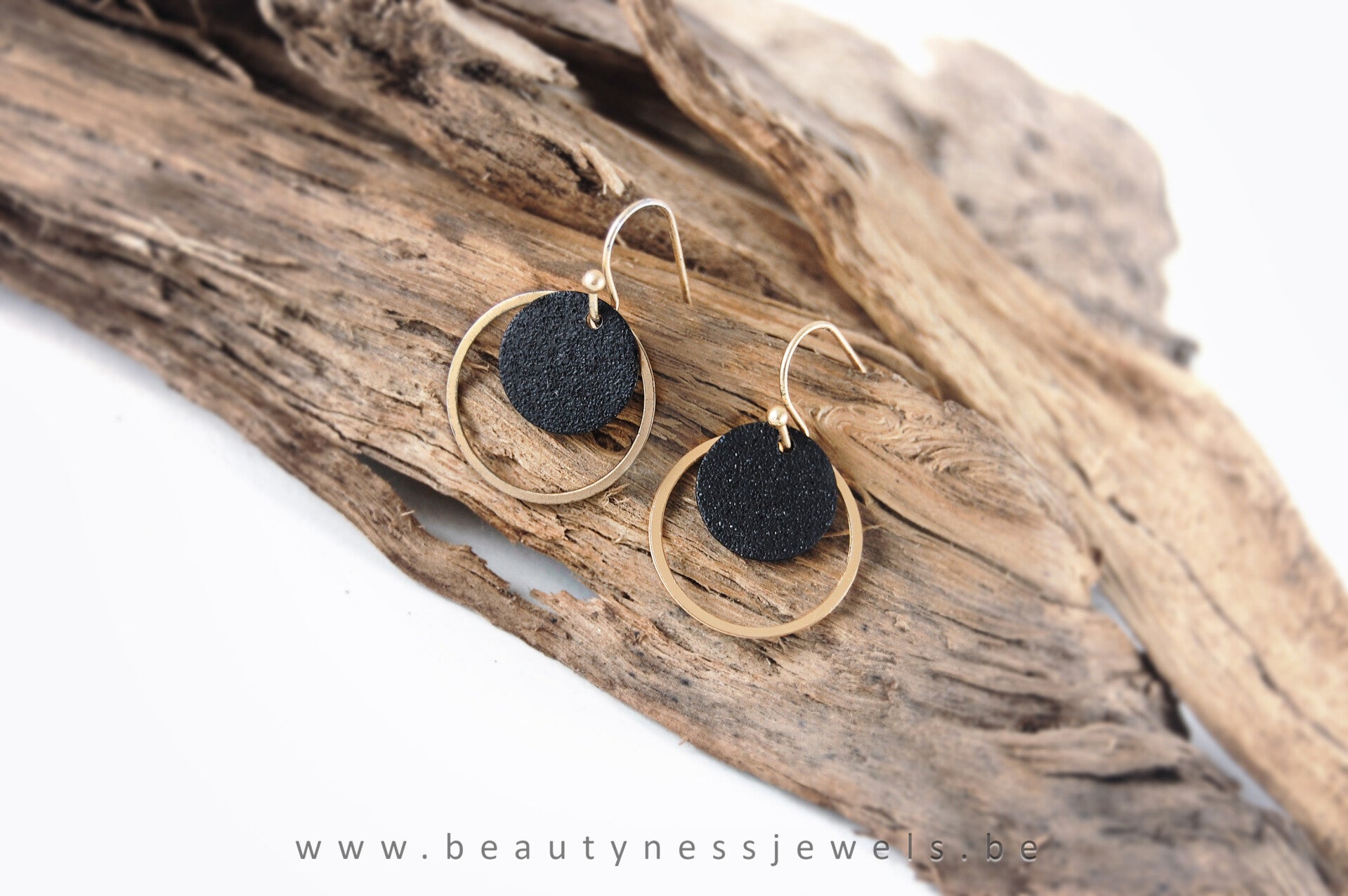 BLACK & GOLD world black