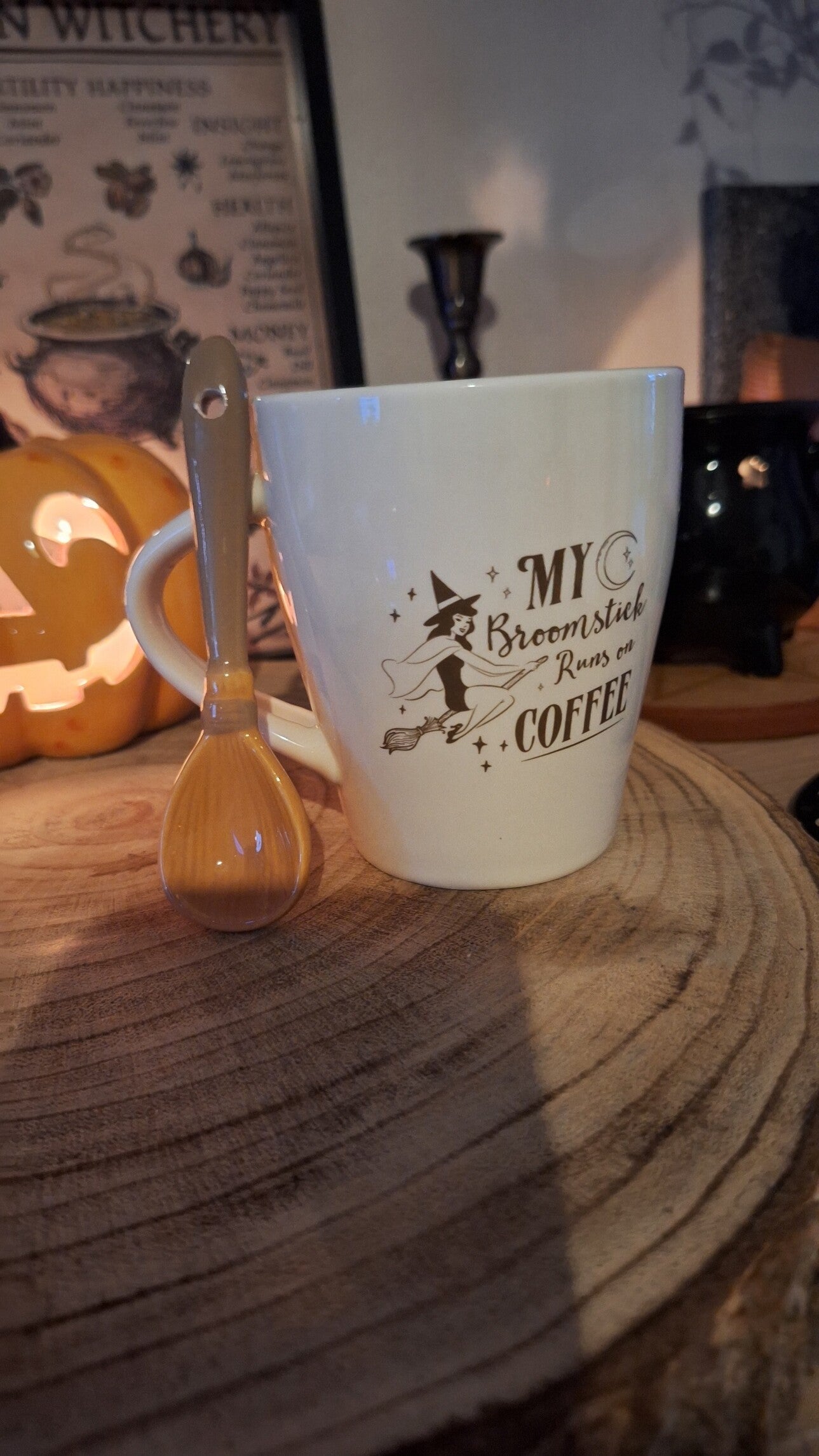 Mug My Broomstick Runs on Coffee 🧹 Humour, café & sorcellerie
