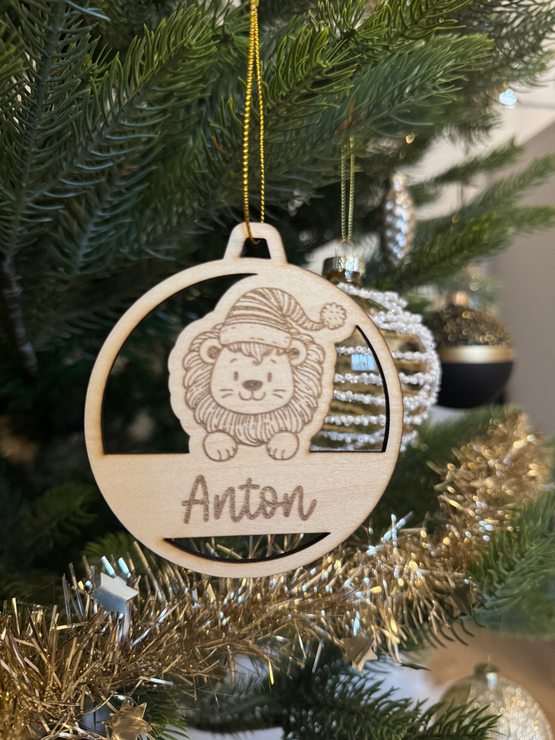 Weihnachtskugel aus Holz - Löwe