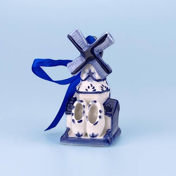 16855 - Kerstornament molen met klompjes - delftsblauw