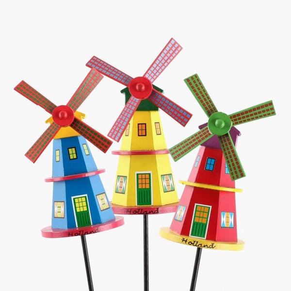 5438 - Molen op stok hout 3d assorti
