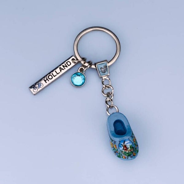 6253 - Sleutelhanger houten klomp met bedels Holland - licht blauw