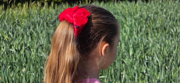 Roter Samt Scrunchie – Dein Statement für stilvolle Looks!