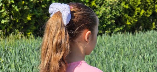 Weißer Samt Scrunchie – Dein vielseitiges Accessoire für jeden Look!