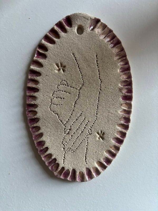 Médaillon moudra mains rose