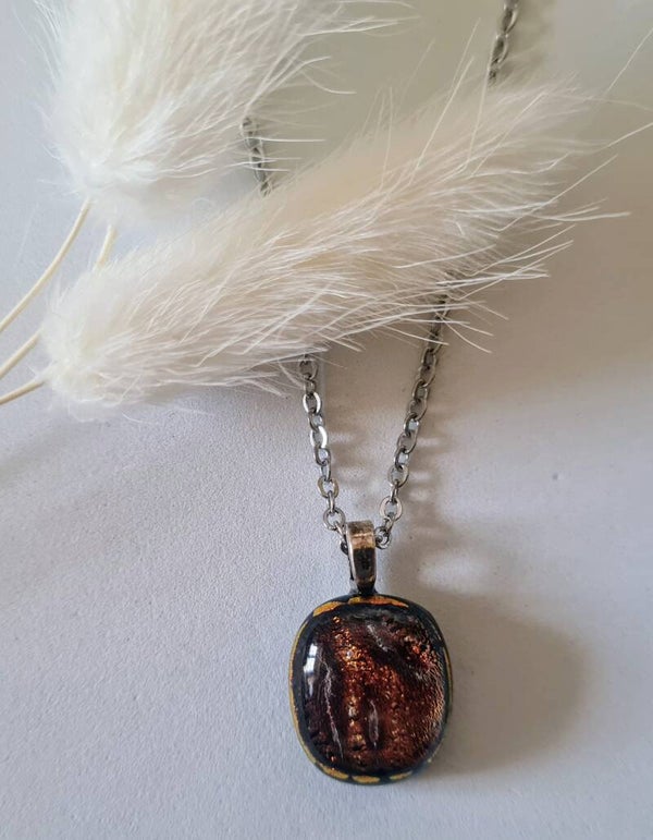 Petit pendentif en verre dichroique