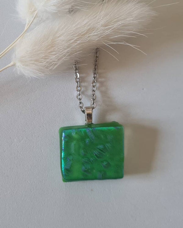 Pendentif en verre dichroique