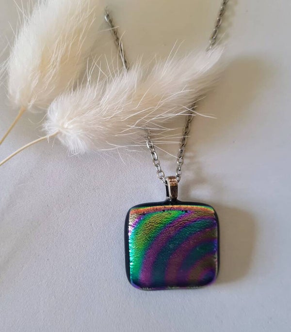 Pendentif en verre dichroique