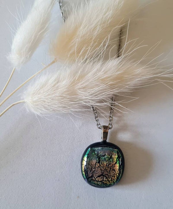 Pendentif en verre dichroique