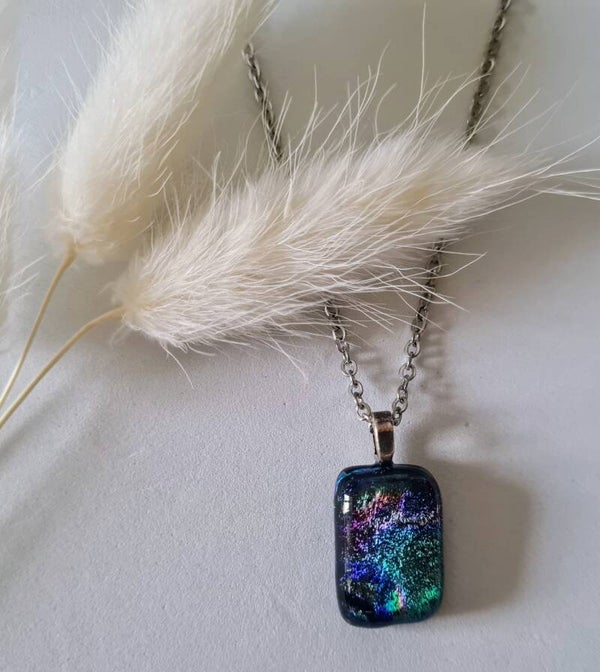 Pendentif en verre dichroique
