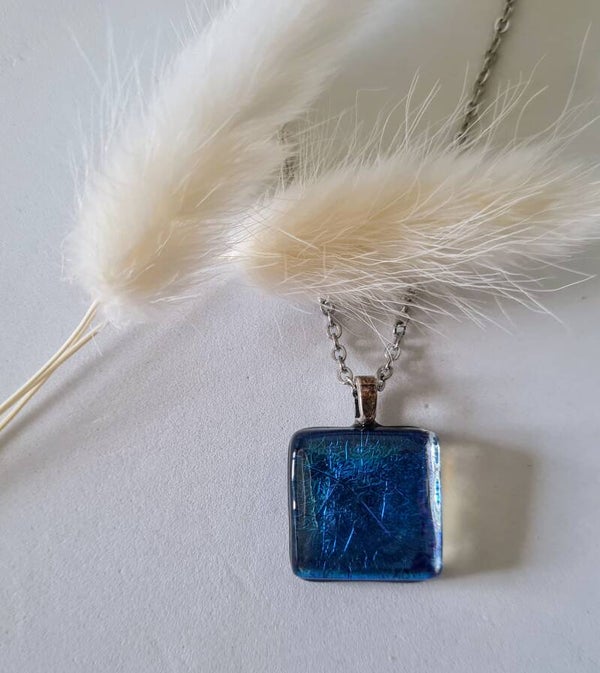 Pendentif en verre dichroique