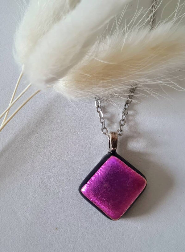 Pendentif en verre dichroique