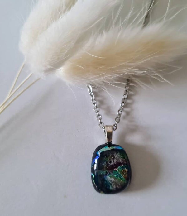 Pendentif en verre dichroique