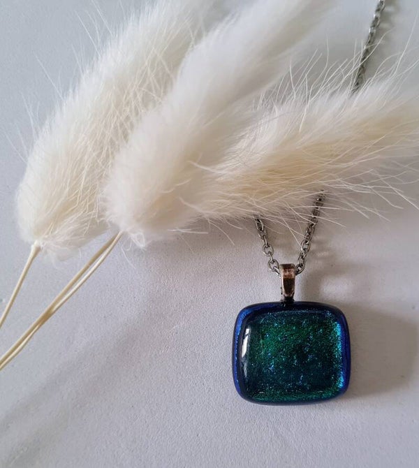 Pendentif en verre dichroique