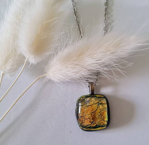 Pendentif en verre dichroique