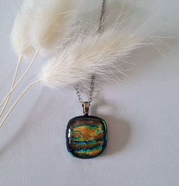 Petit en verre dichroique