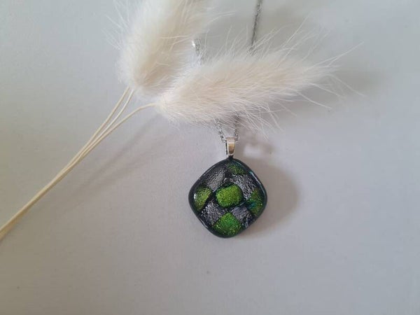 Pendentif en verre dichroique