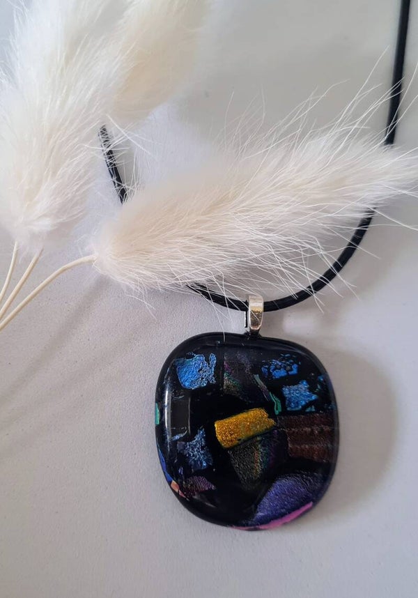 Pendentif en verre dichroique