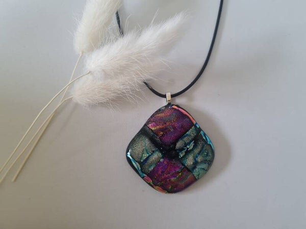 Pendentif en verre dichroique