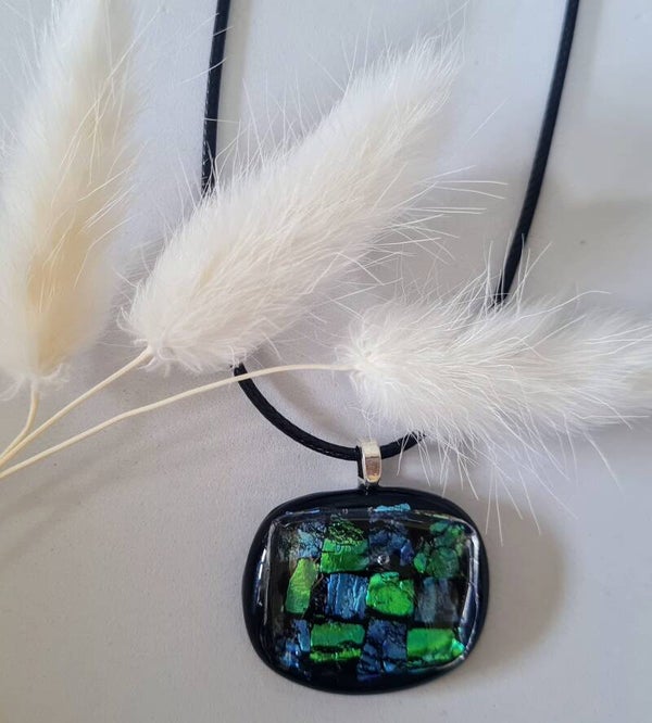 Pendentif en verre dichroique