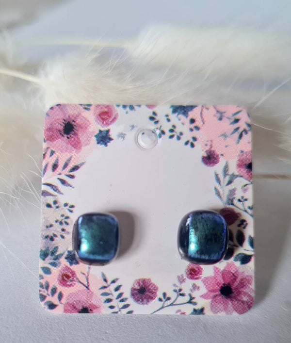 Boucle d'oreille clou en verre dichroique