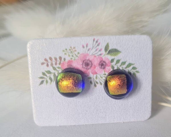 Boucle d'oreille clou en verre dichroique