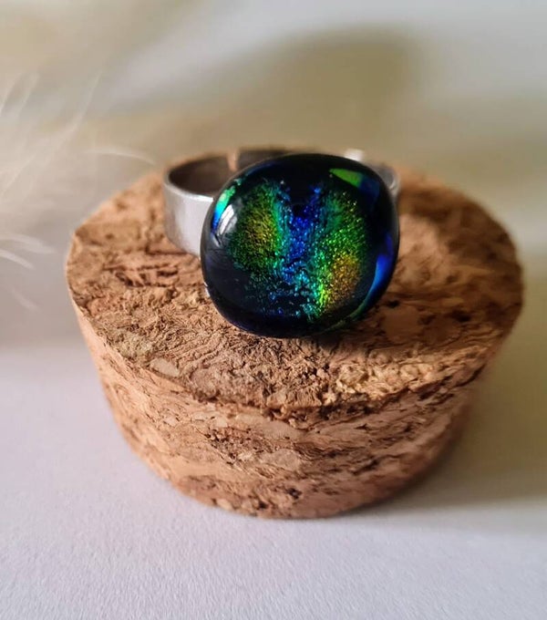 Bague en verre dichroique