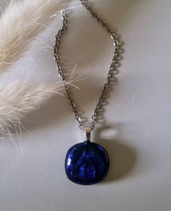 Pendentif en verre dichroique