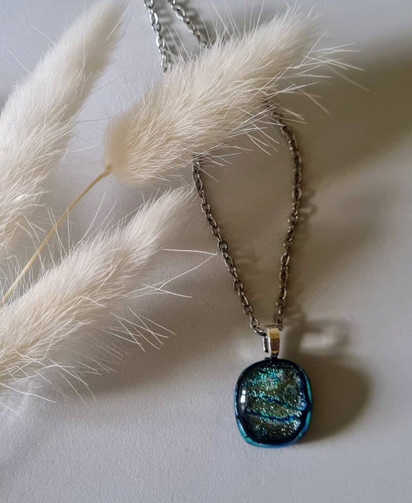 Pendentif en verre dichroique