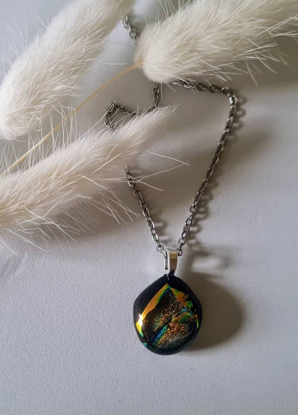 Pendentif en verre dichroique