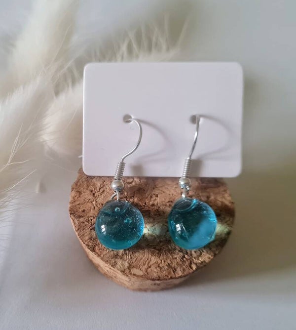Boucle d'oreille pendante en verre