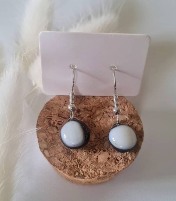 Boucle d'oreille pendante en verre
