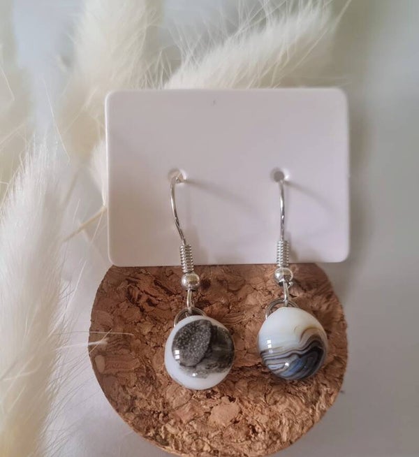 Boucle d'oreille pendante en verre