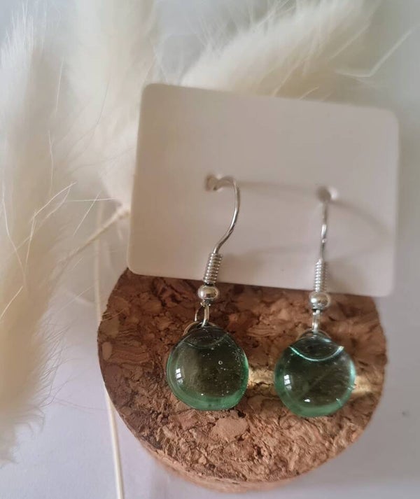Boucle d'oreille pendante en verre