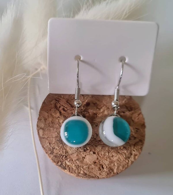 Boucle d'oreille pendante en verre